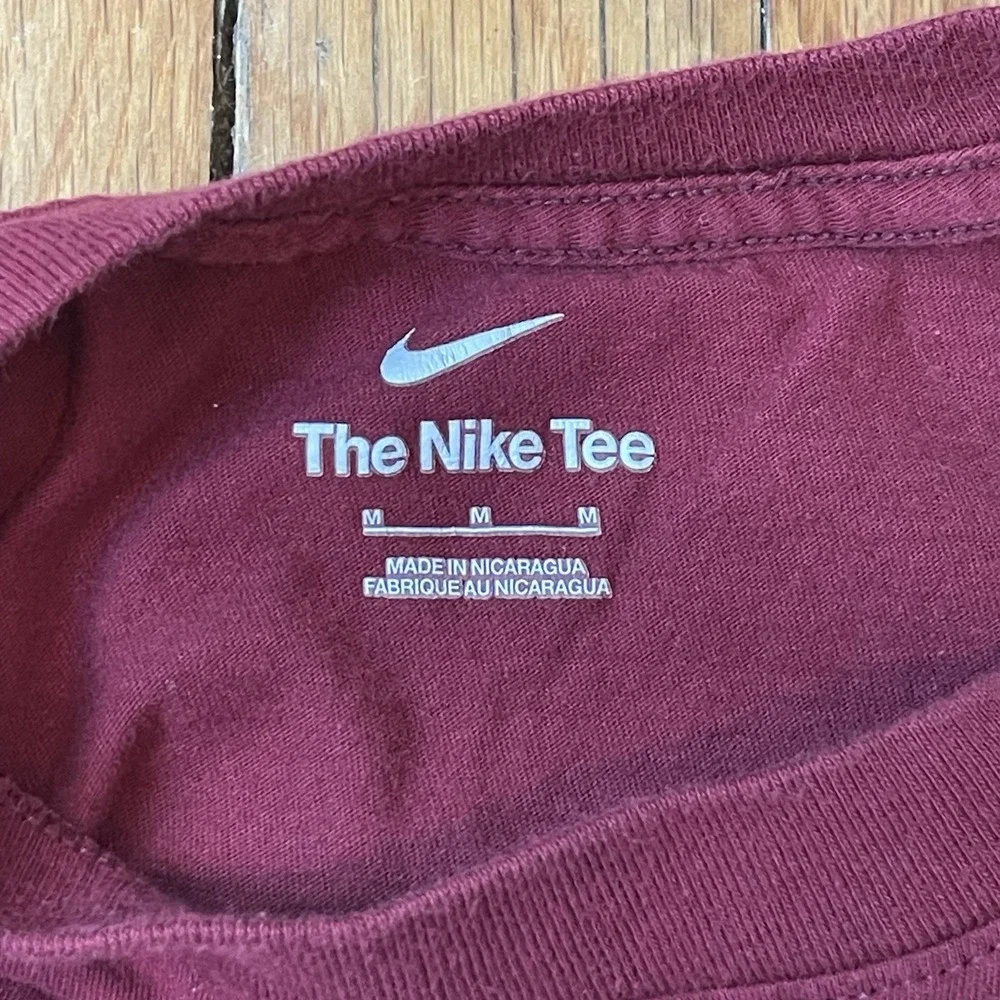 The Nike Tee Boys Medium Maroon Short Sleeve 100% Cotton Casual School Outdoor
